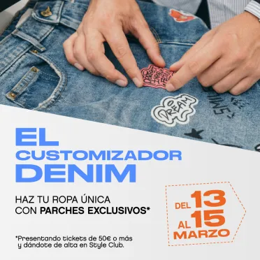 manos personalizando un denim